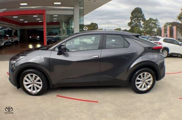 2024 Toyota C-HR GXL-2WD in Silver