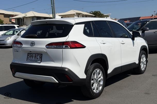 2023 Toyota Corolla Cross GX in White