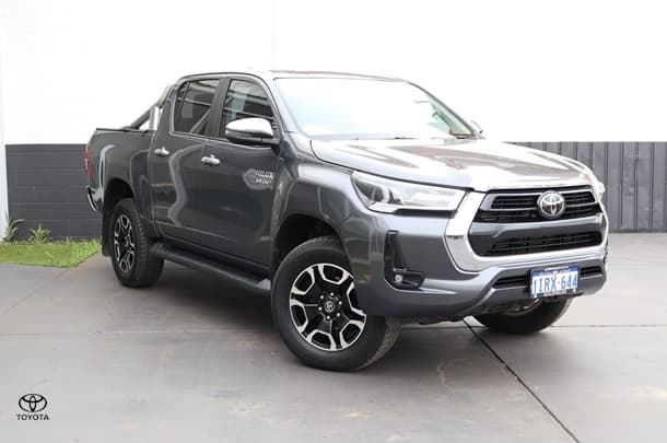 2021 Toyota Hilux SR5 in Grey
