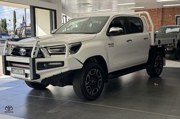 2023 Toyota Hilux SR5 in White