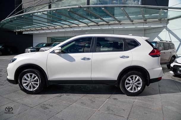 2019 Nissan X-TRAIL ST in White