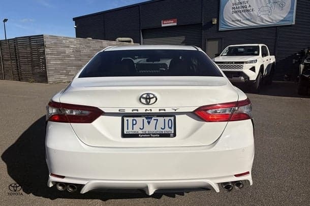 2019 Toyota Camry Ascent Sport in White