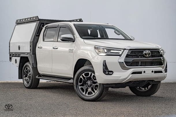 2023 Toyota Hilux SR5 in White