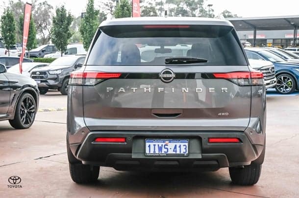 2023 Nissan Pathfinder Ti in Grey