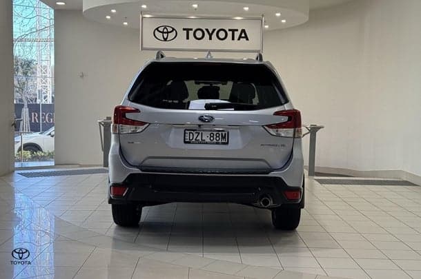 2018 Subaru Forester 2.5i Premium in Silver
