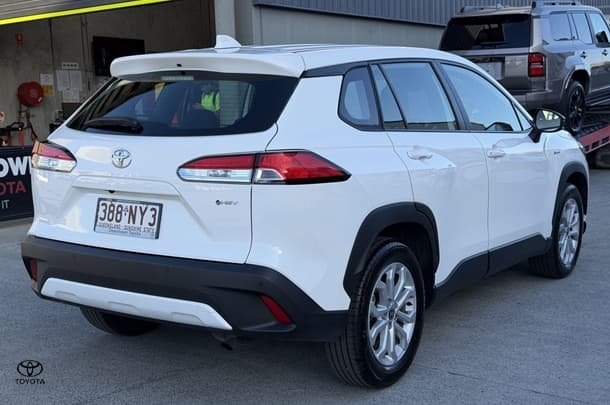 2025 Toyota Corolla Cross GX in White