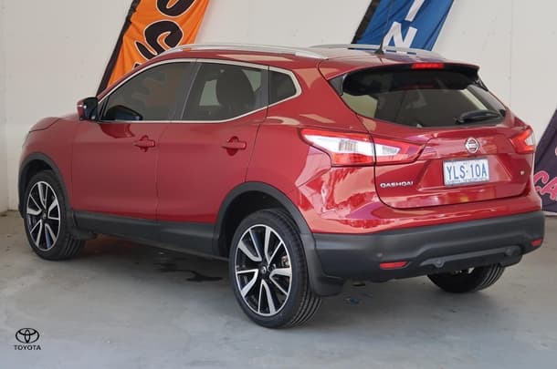 2016 Nissan QASHQAI Ti in Red