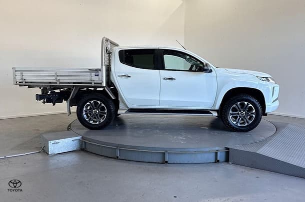 2022 Mitsubishi Triton GLX-R in White