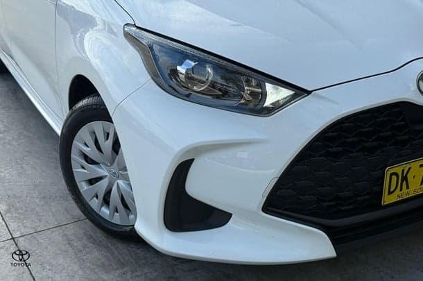 2024 Toyota Yaris Ascent Sport in White