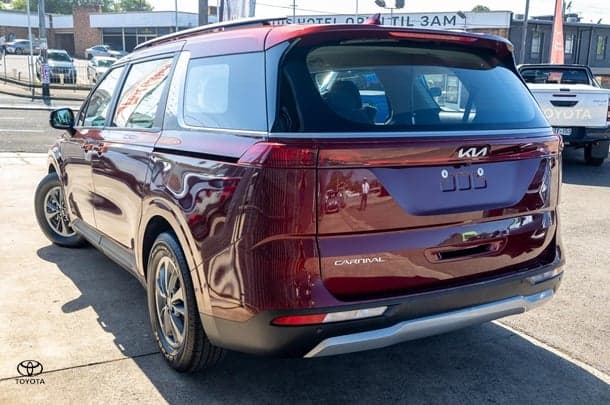 2022 Kia Carnival S in Flare Red (C7r)