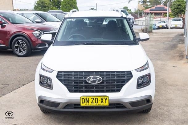 2025 Hyundai Venue Base in Atlas White
