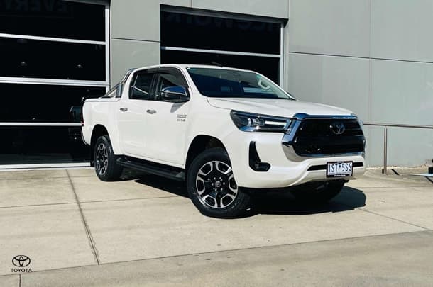 2020 Toyota Hilux SR5 in White