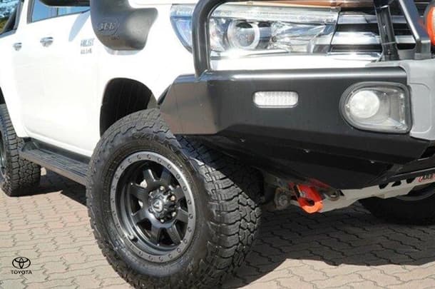 2015 Toyota Hilux SR5 in White
