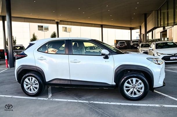 2024 Toyota Yaris Cross GX in White