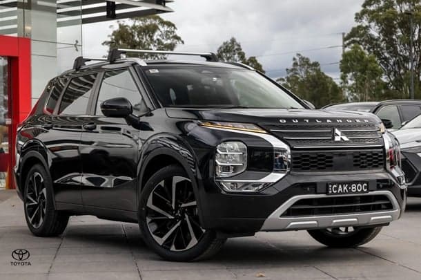2022 Mitsubishi Outlander Aspire in Black