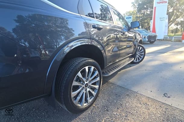2025 Ford Everest Platinum in Grey