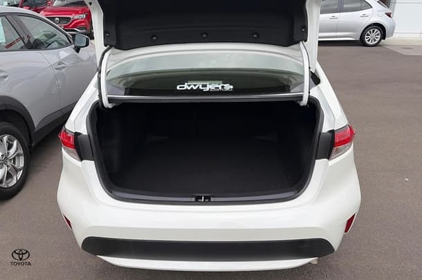 2020 Toyota Corolla Ascent Sport in White