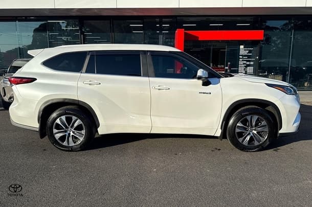 2023 Toyota Kluger GXL in White