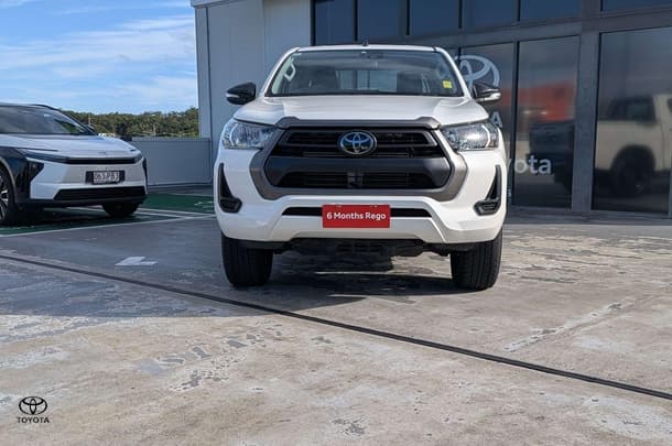 2020 Toyota Hilux SR in White