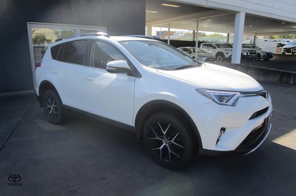 2017 Toyota RAV4 GXL in White