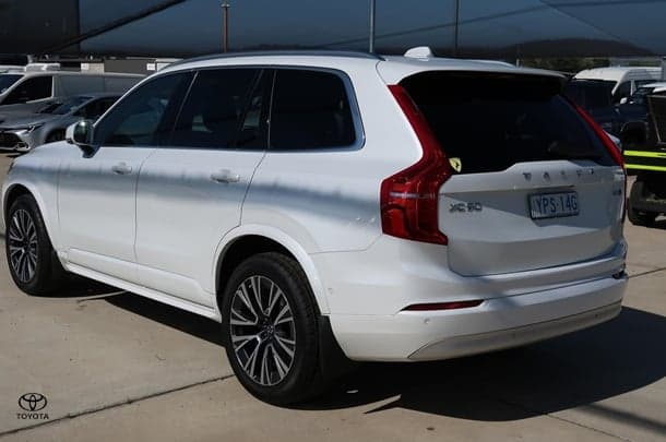 2021 Volvo XC90 B5 Momentum in White