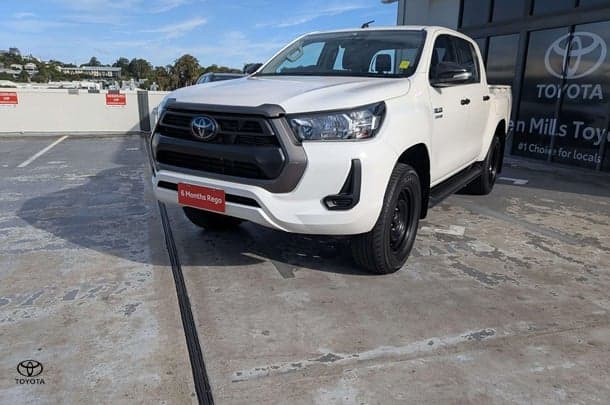 2020 Toyota Hilux SR in White
