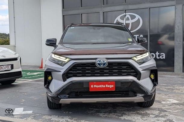 2022 Toyota RAV4 XSE (2WD) in Two Tone Silver