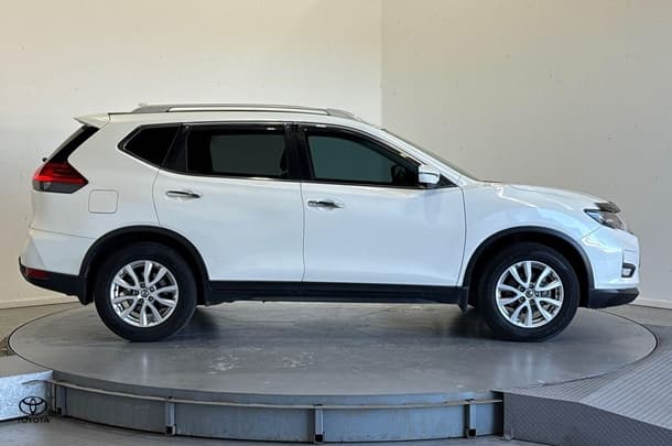 2019 Nissan X-TRAIL ST-L in White