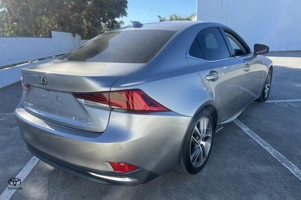 2018 Lexus IS IS300h Luxury in Silver
