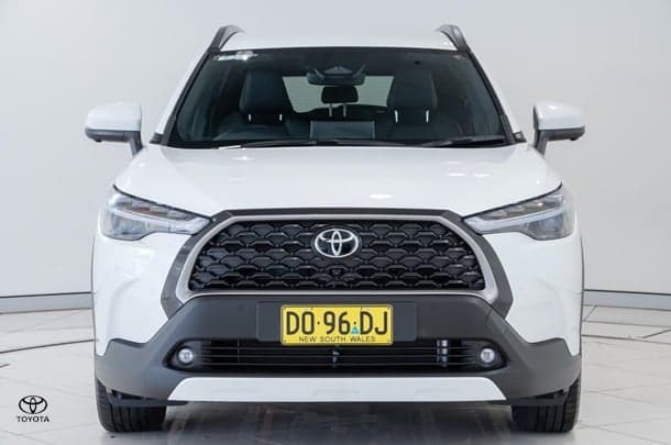 2025 Toyota Corolla Cross GXL in White