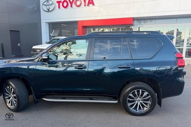 2022 Toyota Landcruiser Prado Kakadu in Black