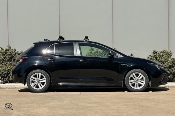 2021 Toyota Corolla SX Hybrid in Black