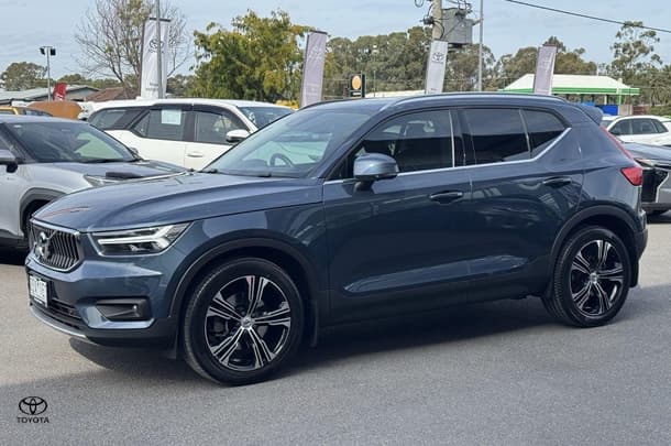 2021 Volvo XC40 T4 Inscription in Blue
