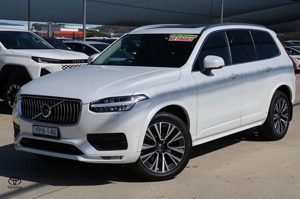 2021 Volvo XC90 B5 Momentum in White