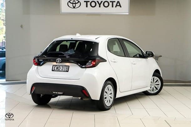 2022 Toyota Yaris Ascent Sport in White