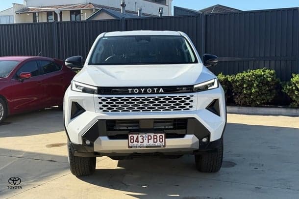 2025 Toyota Hilux SR5 48V in White