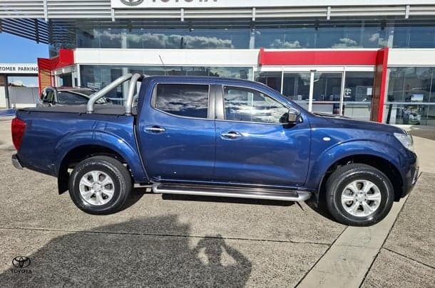 2017 Nissan Navara ST in Blue