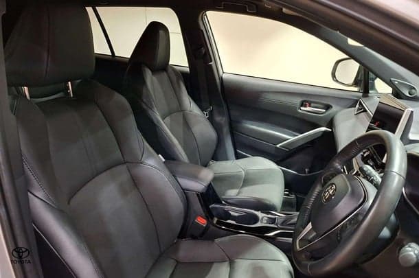2025 Toyota Corolla Cross Atmos 2WD in Silver