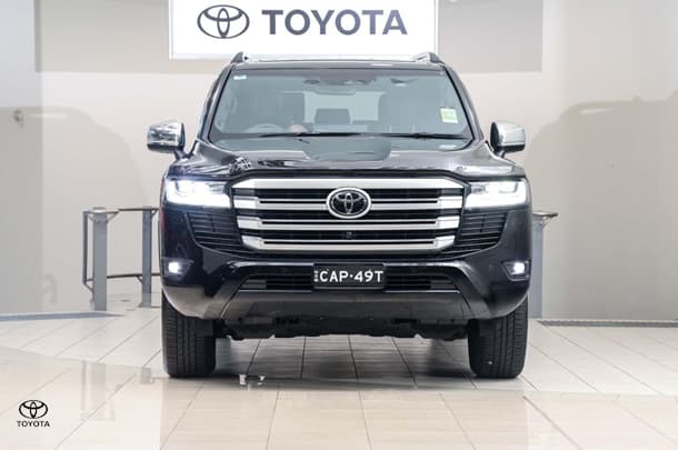 2025 Toyota Landcruiser Sahara in Black