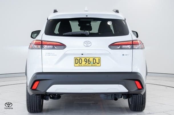 2025 Toyota Corolla Cross GXL in White