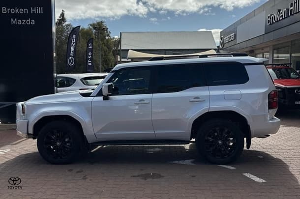 2026 Toyota Landcruiser Prado Kakadu in White