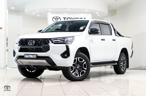 2025 Toyota Hilux SR5 48V in White