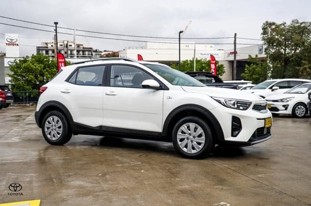 2023 Kia Stonic S in White