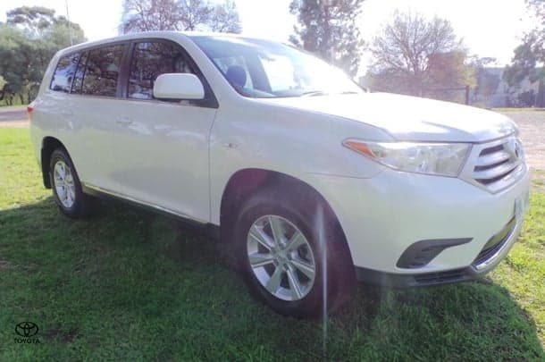 2010 Toyota Kluger KX-R in White