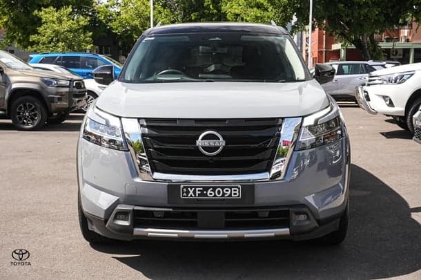 2023 Nissan Pathfinder Ti-L in Grey