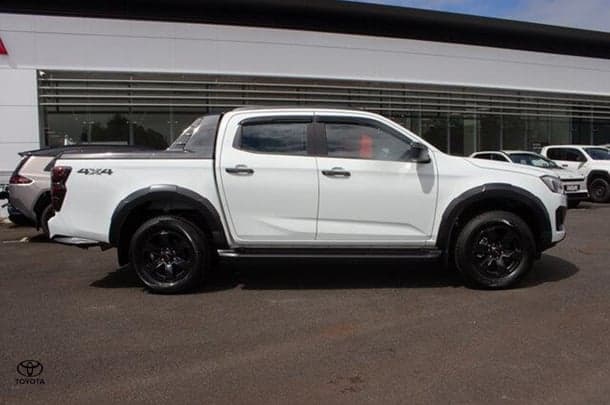 2025 Isuzu D-MAX X-TERRAIN in White