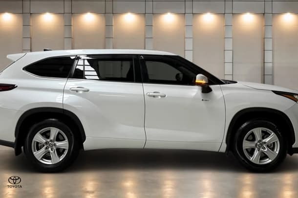 2025 Toyota Kluger GX in White