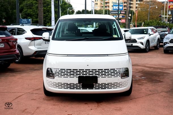 2024 Hyundai STARIA Base in Creamy White
