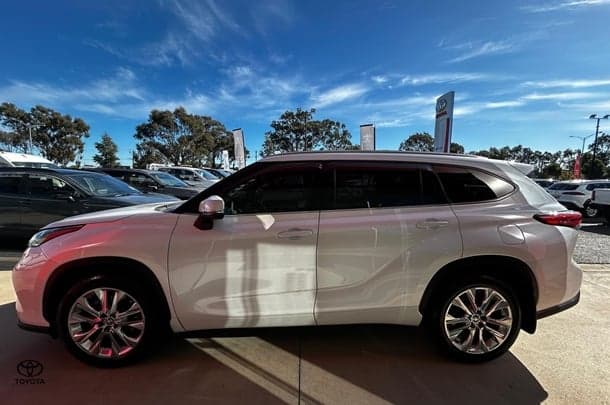 2021 Toyota Kluger Grande in White