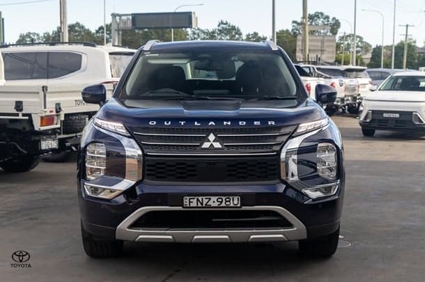 2024 Mitsubishi Outlander Aspire in Blue
